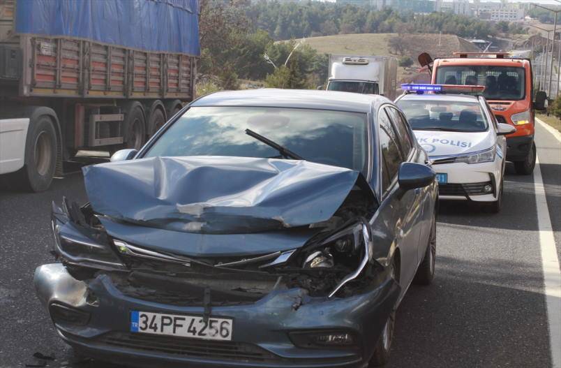 Hacıkadem Kavşağı'nda zincirleme trafik kazası 2
