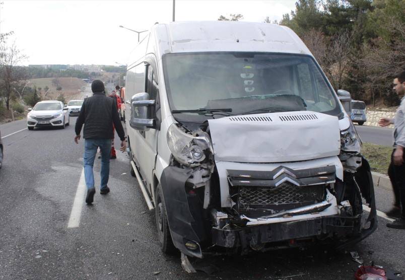 Hacıkadem Kavşağı'nda zincirleme trafik kazası 1