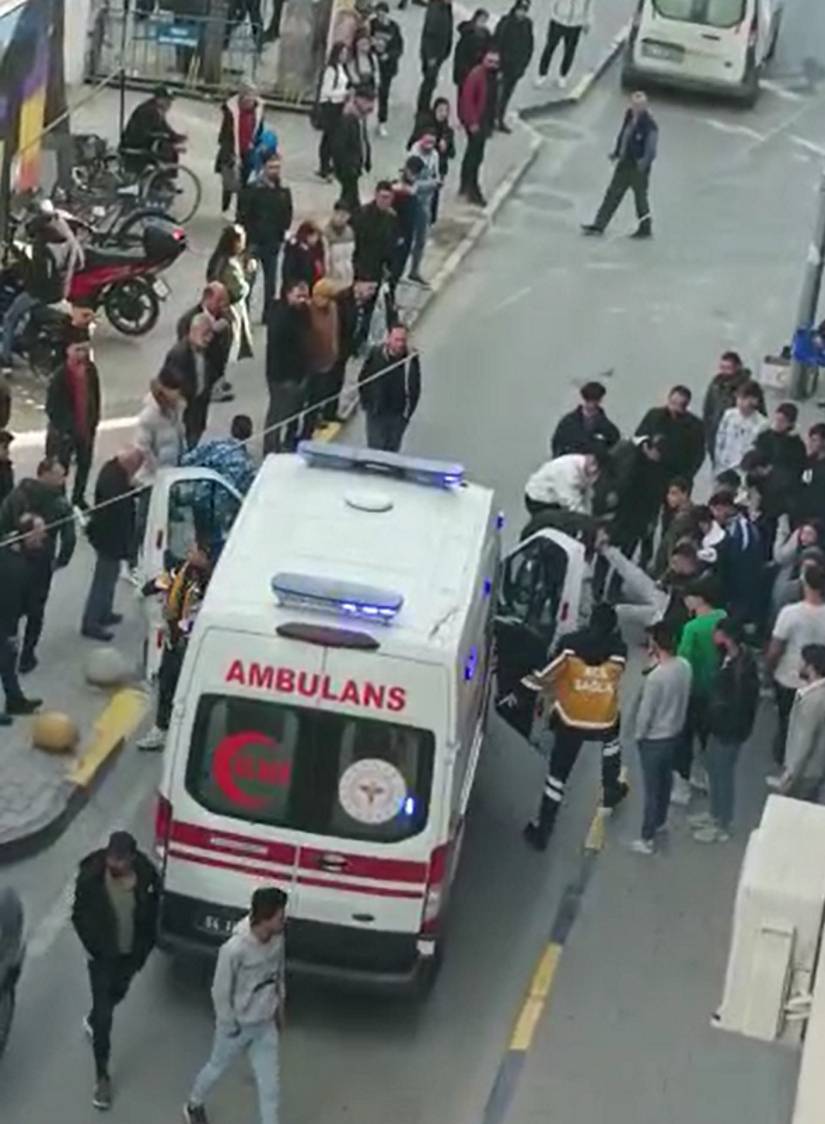 Uşak’ta sokak ortasında bıçaklar çekildi 3