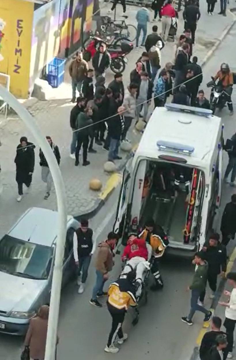 Uşak’ta sokak ortasında bıçaklar çekildi 5