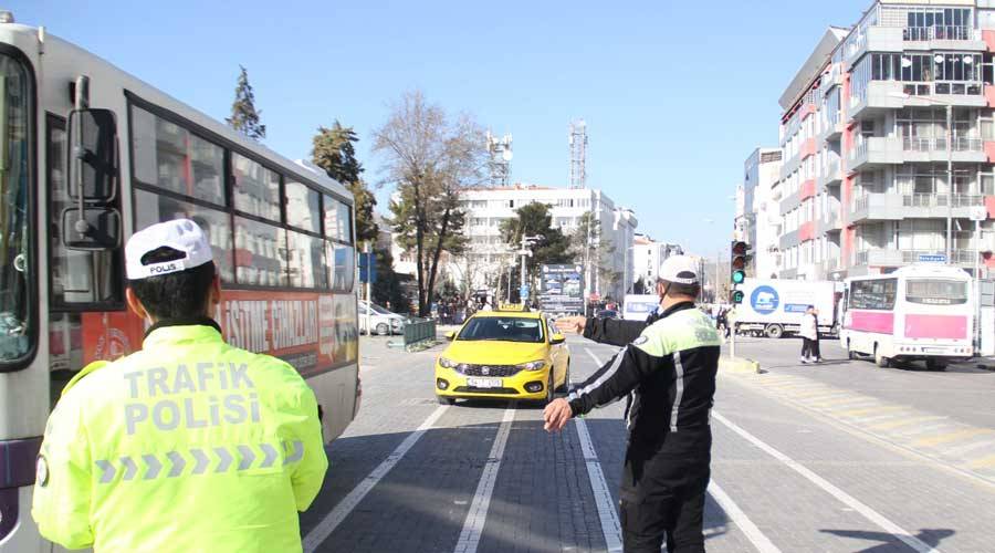 Uşak'ta 870 sürücüye para cezası uygulandı 3
