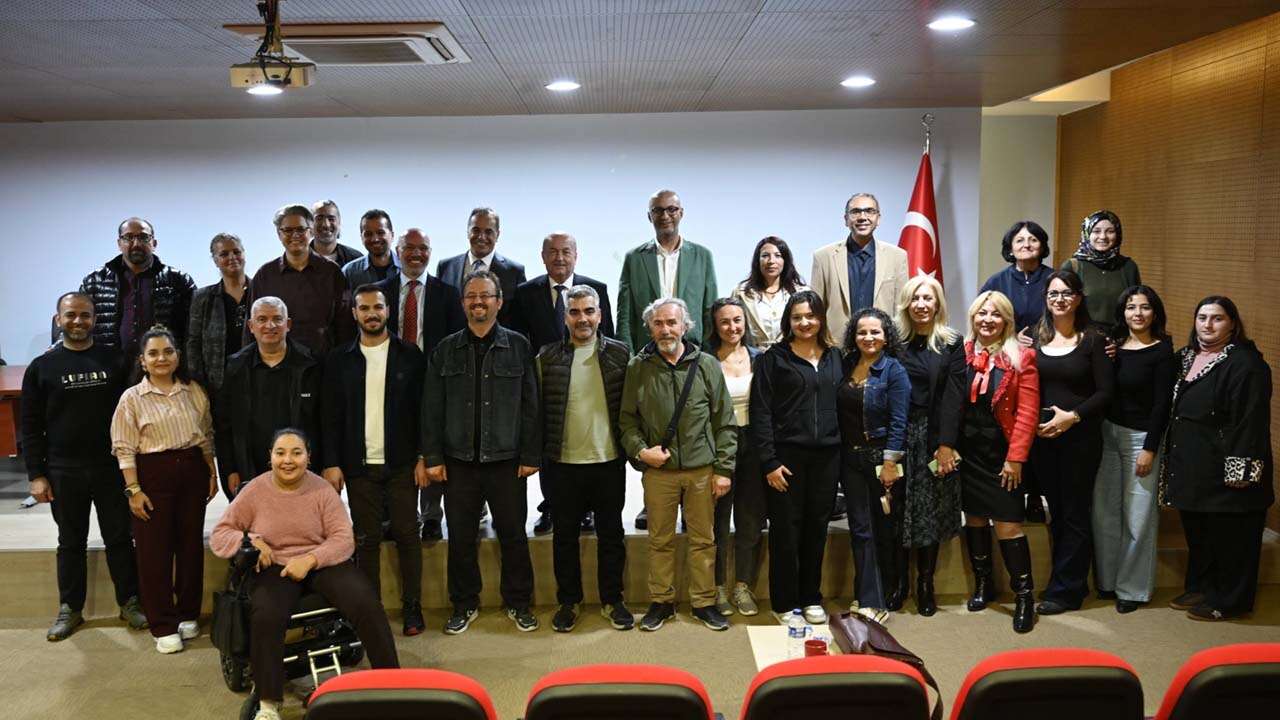 Uşak'ta Cumhuriyet'in İzleri 4 Farklı Bilim Dalında Ele Alındı