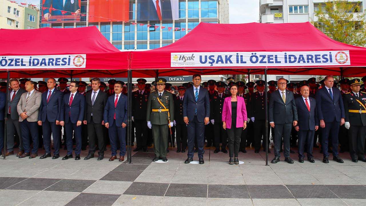 Uşak'ta Cumhuriyet'in 103. yılı kutlanıyor