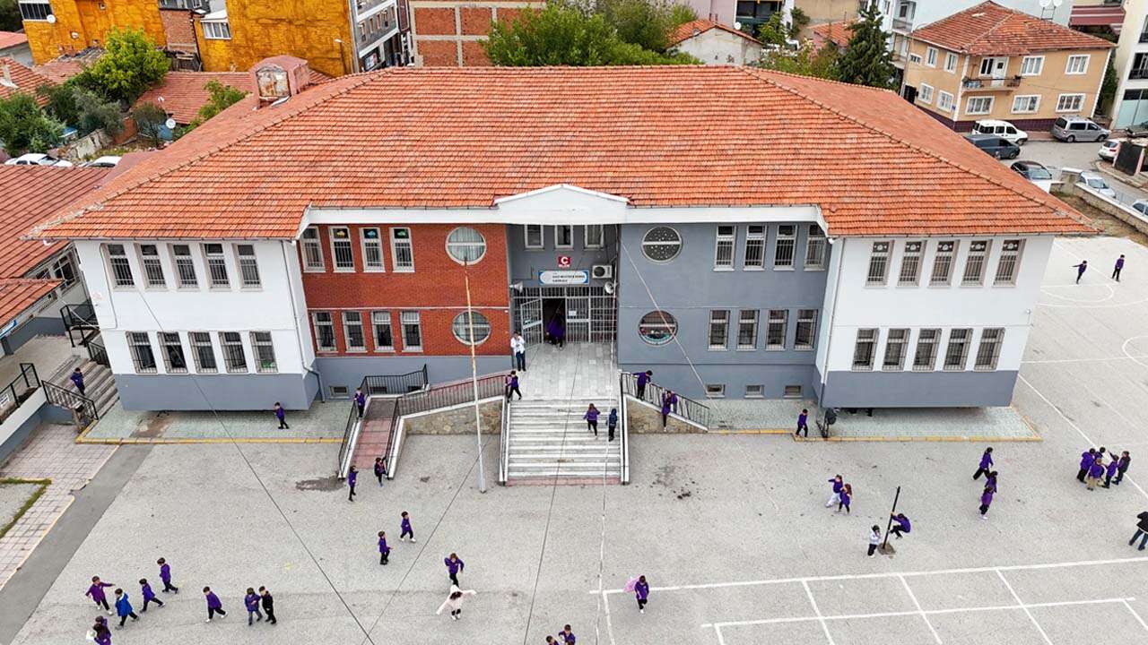 Cumhuriyet'le Yaşıt Okul, Uşak'ta 102 Yıldır Eğitim Veriyor