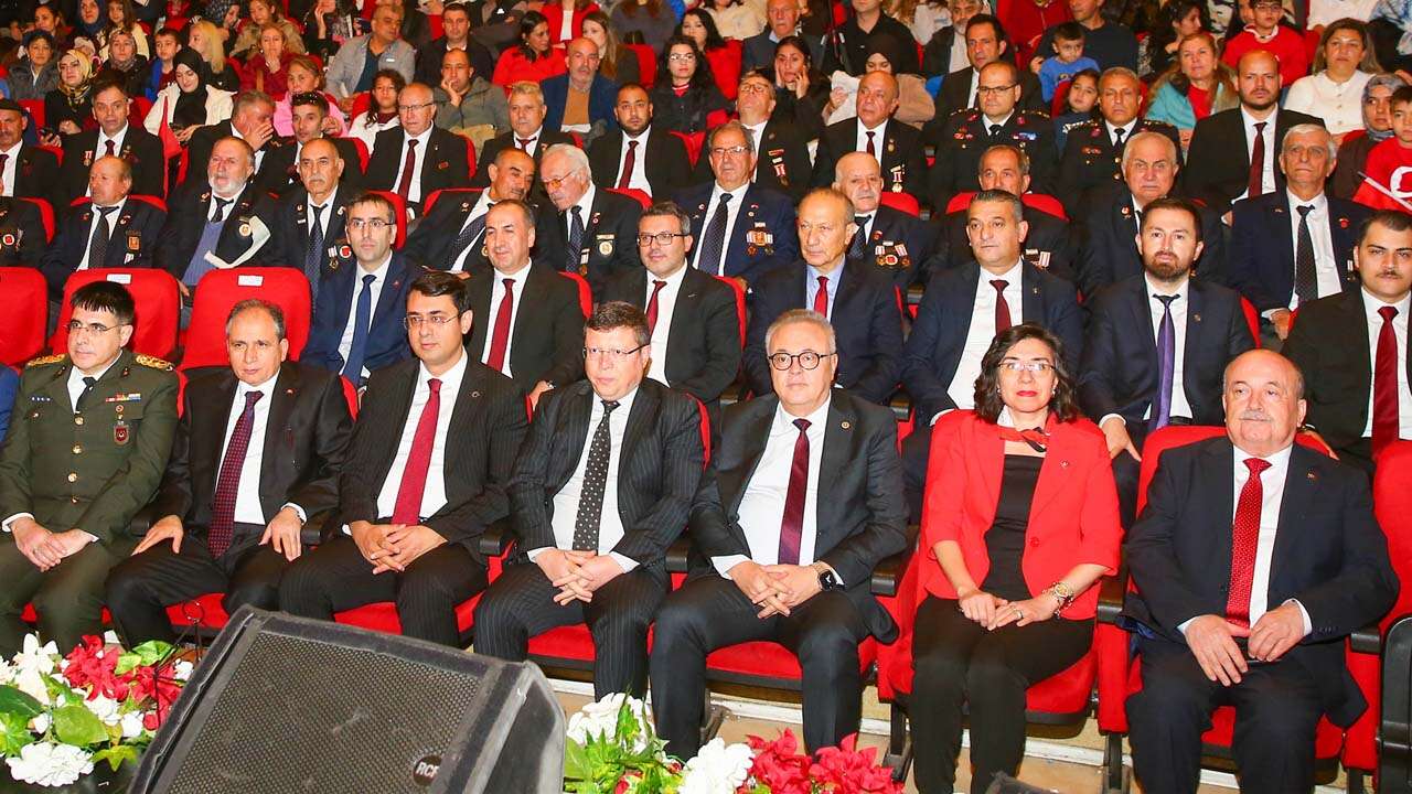 Uşak'ta Cumhuriyet Coşkusu 103. Yıl Kutlamalarından Renkli Görüntüler