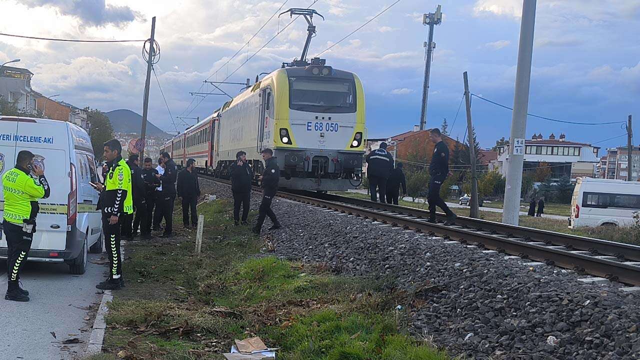 Trenin Çarptığı 18 Yaşındaki Mevlüt Eren Arslan Hayatını Kaybetti