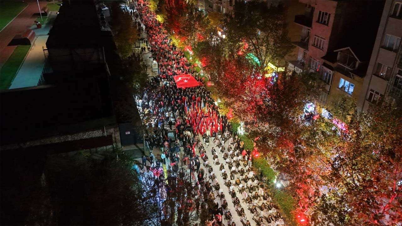 Uşak'ta Cumhuriyet Coşkusu Sokaklara Taştı