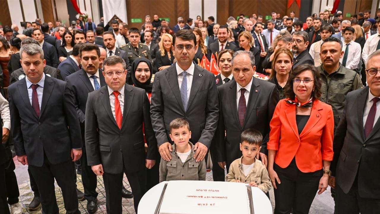 Uşak Protokolü Cumhuriyet Bayramı Kabul Töreninde Buluştu
