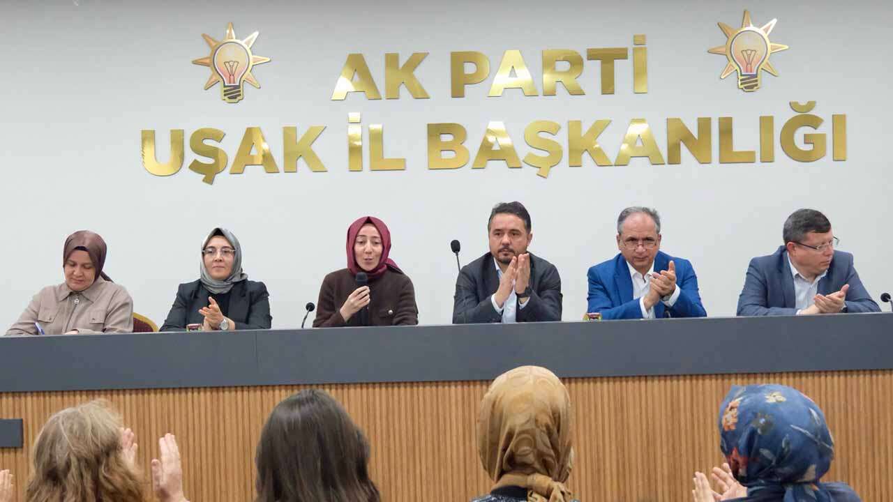 AK Parti Uşak İl Kadın Kolları Danışma Meclisi Toplantısı Yapıldı