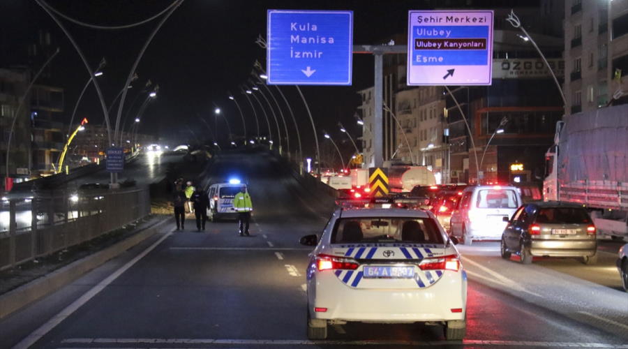Uşak'ta yolun karşısına geçmeye çalışan yayaya otomobil çarptı