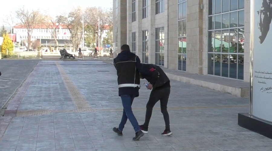 Uşak’ta narkotik şube ekipleri metamfetamin ele geçirdi
