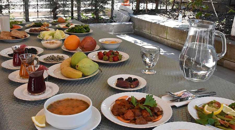 Oruç tutarken açlık hissetmemek için mutlaka tüketmeniz gereken yiyecekler