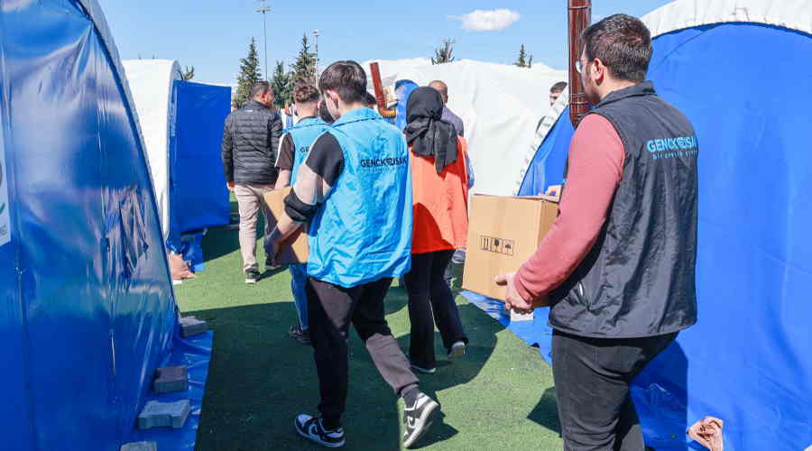 Uşak Belediyesi “Genç Kuşak Topluluğu” Besni’de yüzleri güldürüyor