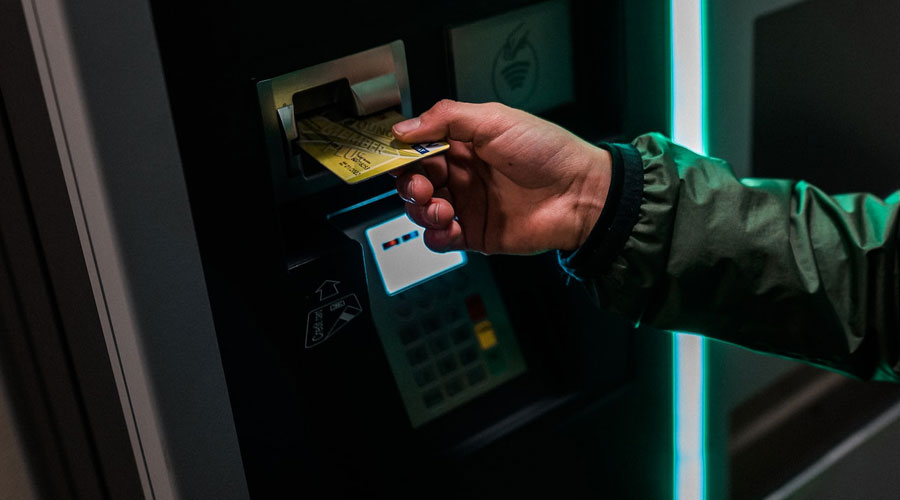 ATM'de para çekerken bu hatayı yaparsanız saniyeler içinde dolandırılabilirsiniz