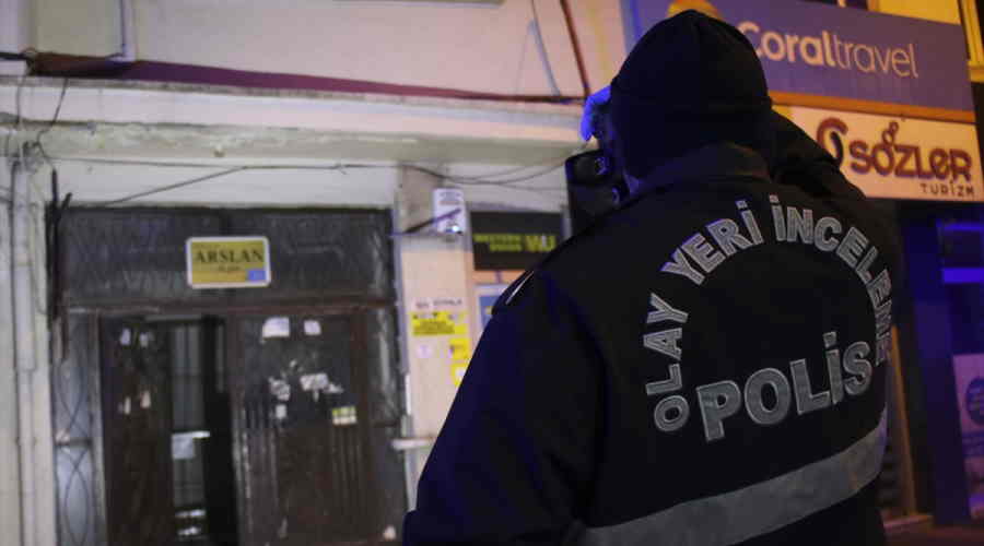 Uşak’ta genç kadın erkek arkadaşını bıçaklayarak öldürdü