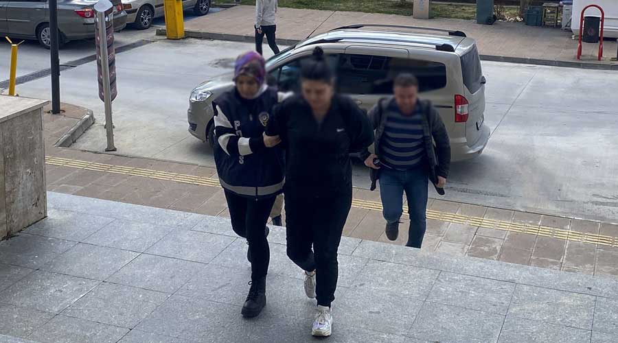 Uşak'ta, erkek arkadaşını öldüren genç kadın tutuklandı