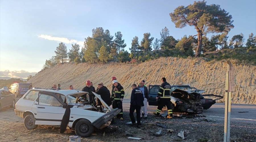 Gediz'deki trafik kazasında, 1 kişi öldü 6 kişi yaralandı