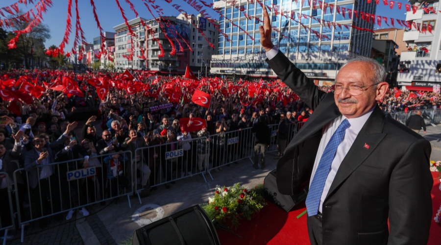 Kılıçdaroğlu, Uşak mitinginde konuştu: Bizim iki kırmızı çizgimiz var; bir bayrağımız, iki vatanımız
