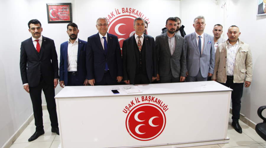 Uşak'ta Zafer Partisinden istifa eden 25 kişi MHP'ye katıldı