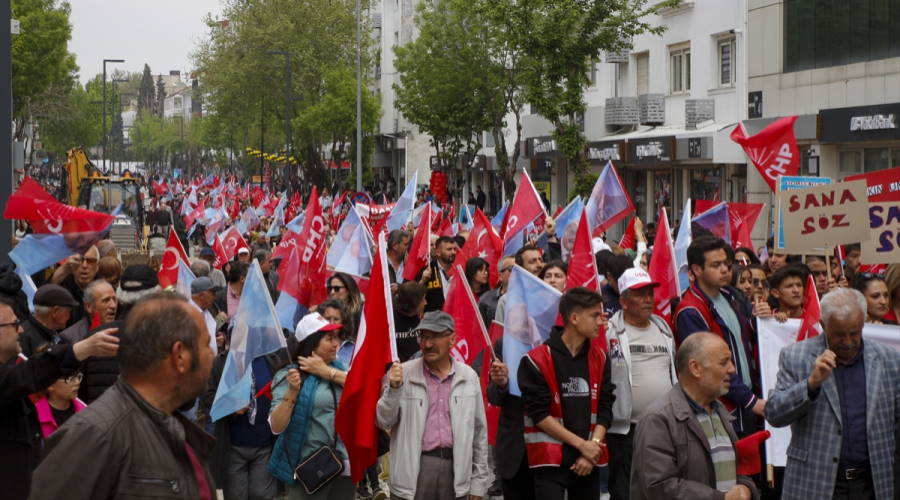 CHP Uşak İl Başkanlığınca yürüyüş düzenlendi