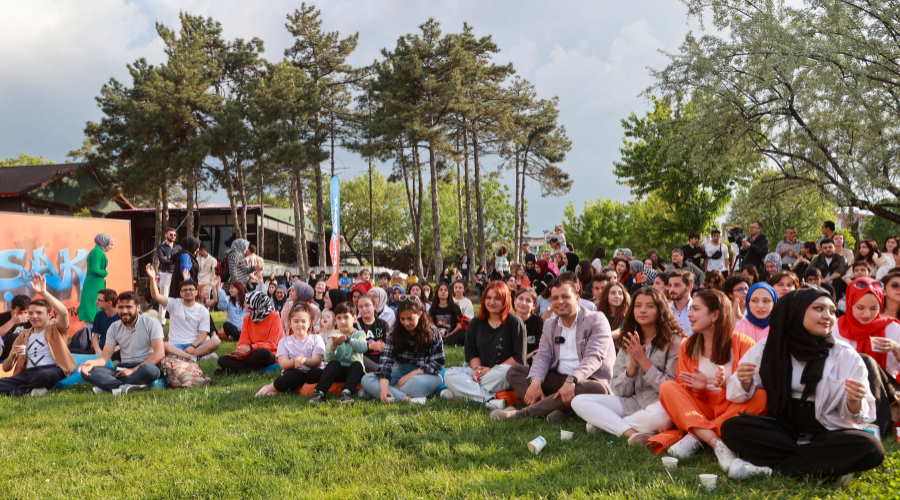 Belediye Başkanı Mehmet Çakın gençlerle buluştu