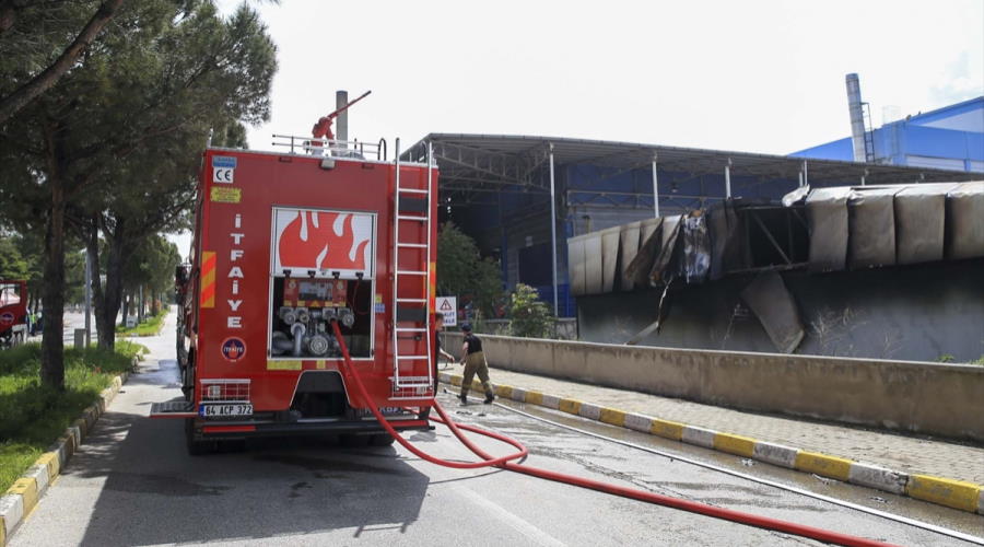 Uşak'ta OSB'de tekstil fabrikasında yangın çıktı!