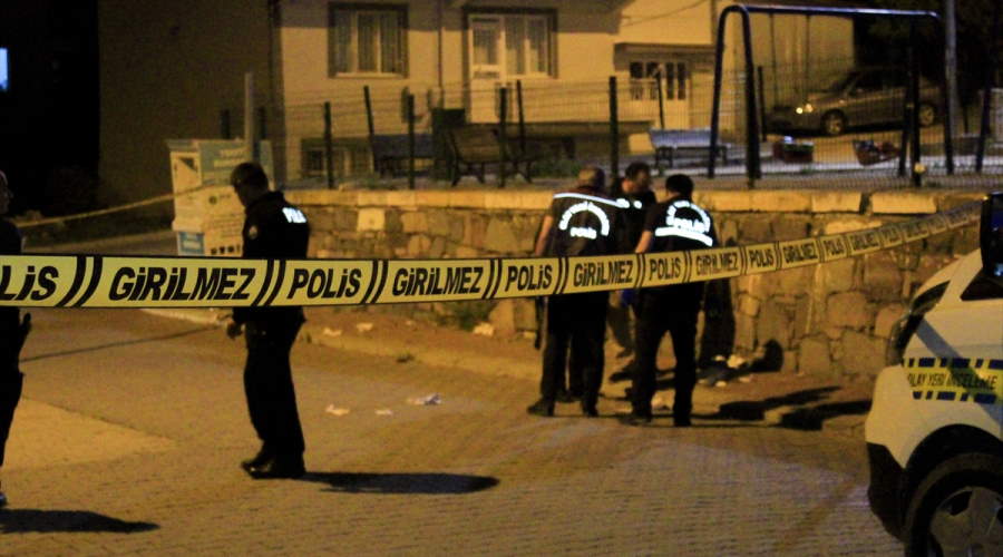 Dikilitaş Mahallesi'nde çıkan bıçaklı kavgada 4 kişi yaralandı