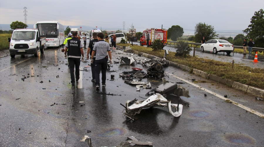 Uşak'ta trafik kazası! Amca ve yeğen hayatını kaybetti