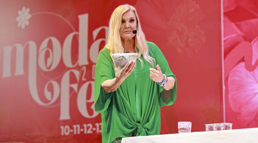 Uşak ModaFest'te Derya Baykal ile geri dönüşüm söyleşisi