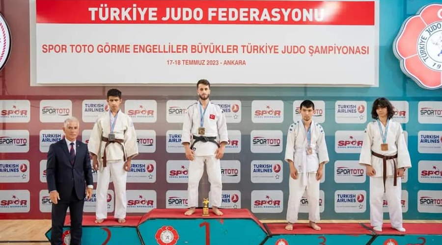 Uşaklı görme engelli judocu gümüş madalya kazandı
