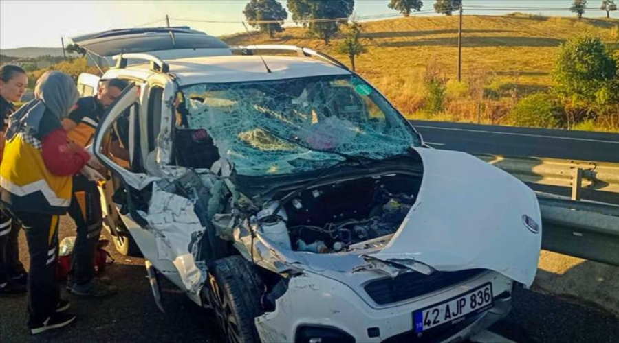 Sirge köyü yakınlarında trafik kazası! 4 kişi yaralandı