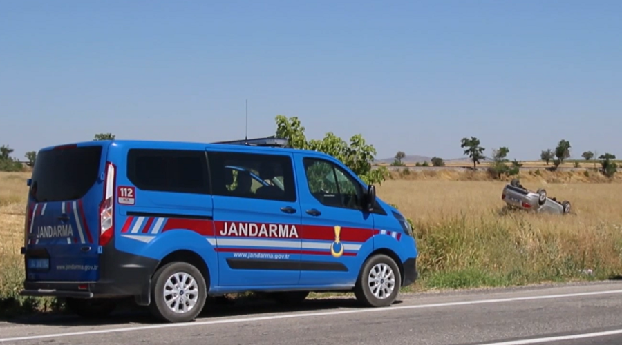 Ulubey’de otomobil tarlaya devrildi, 5 yaralı