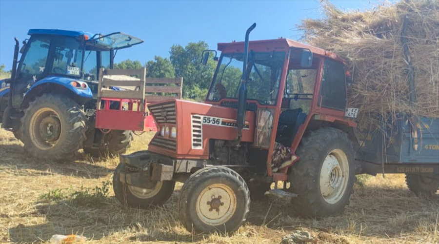 Uşak'ta tarlada iki traktörün arasında kalan kişi yaşamını yitirdi
