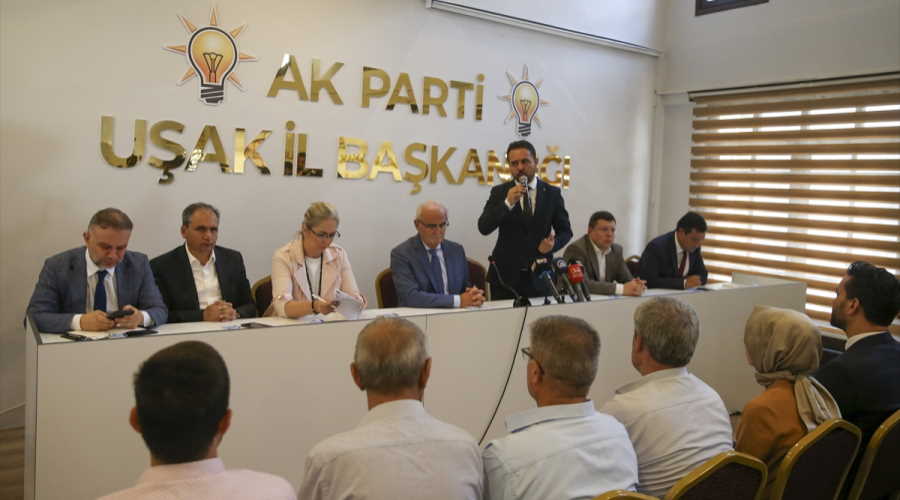 AK Parti Genel Başkan Yardımcısı Yusuf Ziya Yılmaz, Uşak'ta partililerle buluştu