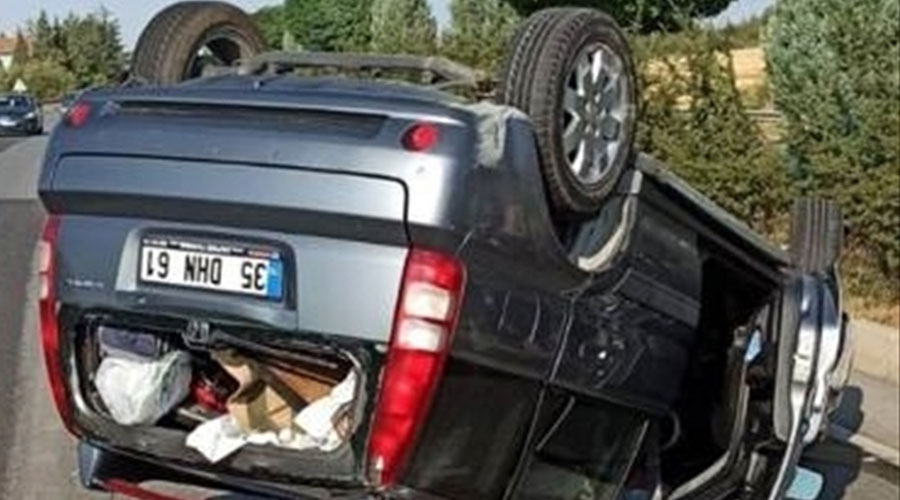 Banaz'da şarampole yuvarlanan otomobildeki 4 kişi yaralandı