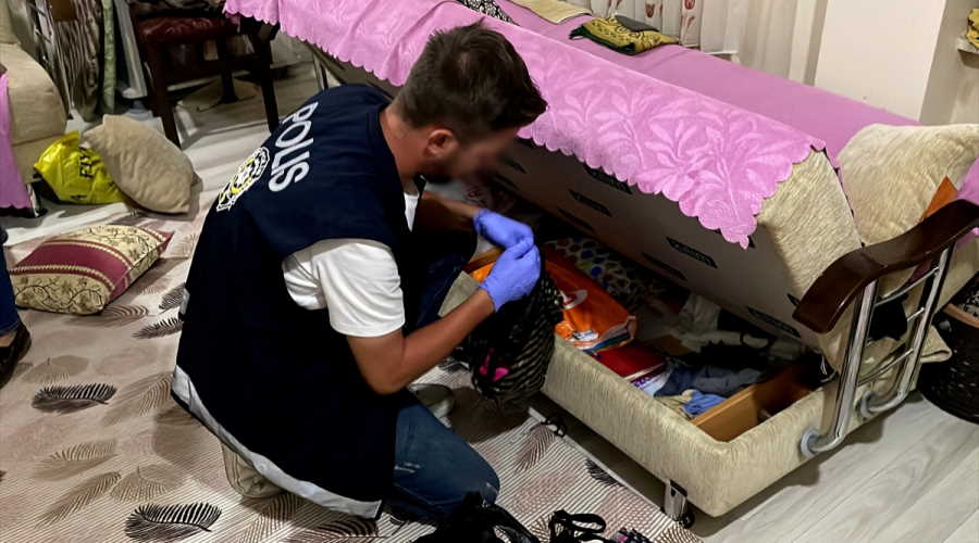 Evdeki "uyuşturucu partisi" polis baskınıyla son buldu