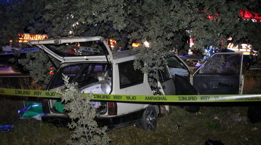 Uşak'ta 21 yaşındaki genç kız trafik kazasında yaşamını yitirdi
