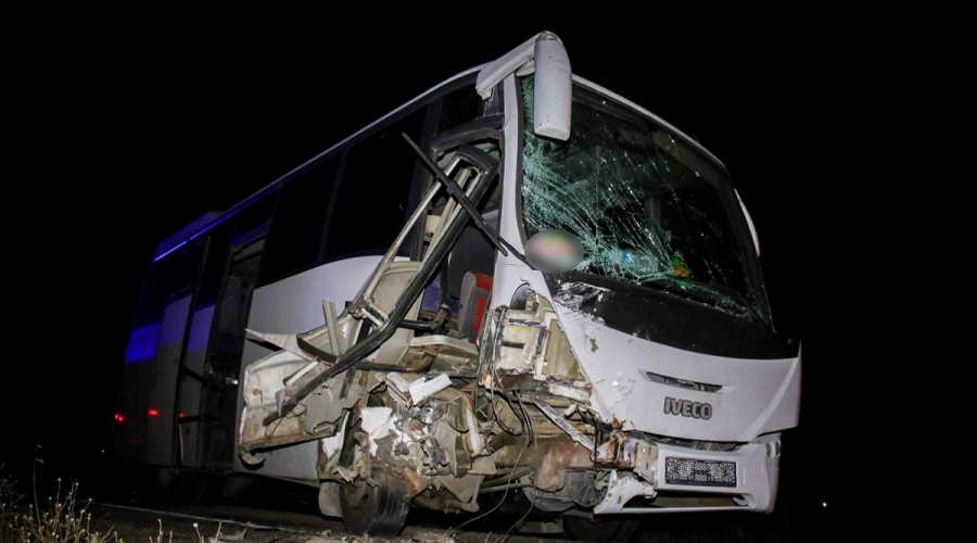 Ulubey’de işçi sevisi ile otomobil çarpıştı, 13 yaralı var