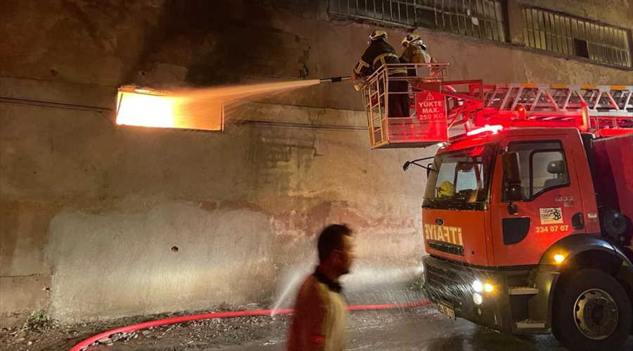 Uşak’ta tekstil fabrikasında yangın çıktı