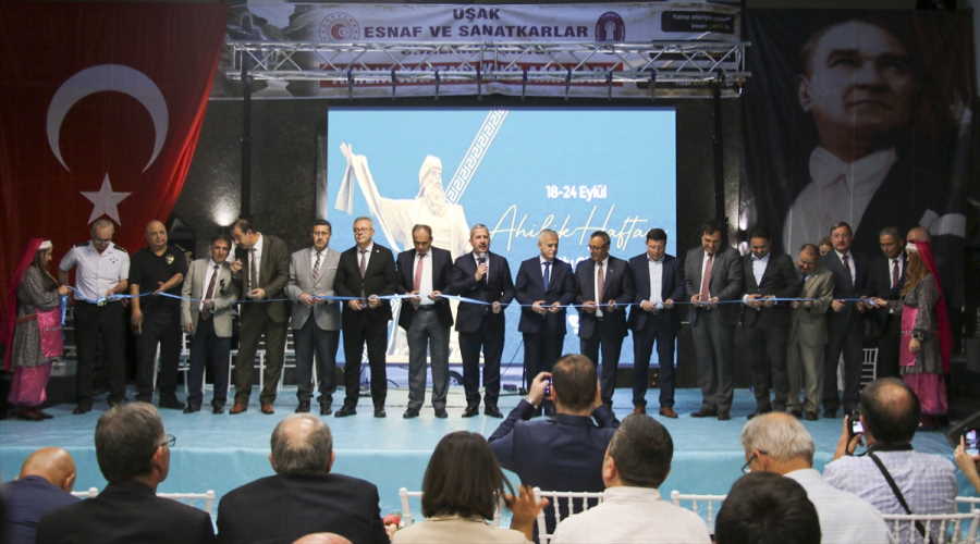 Uşak Belediyesi Yöresel Ürünler Çarşısı açıldı
