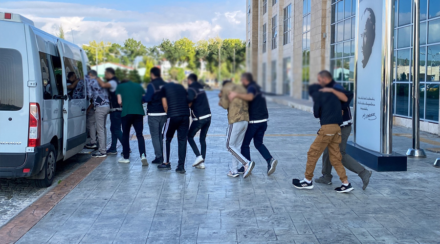 Uşak merkezli uyuşturucu operasyonunda 17 tutuklama kararı