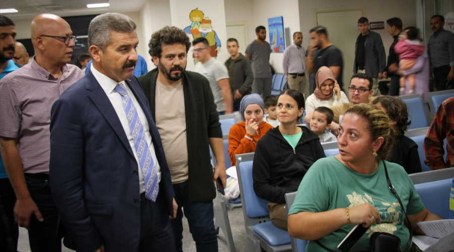 Uşak'ta 65 öğrenci gıda zehirlenmesi şüphesiyle hastaneye kaldırıldı