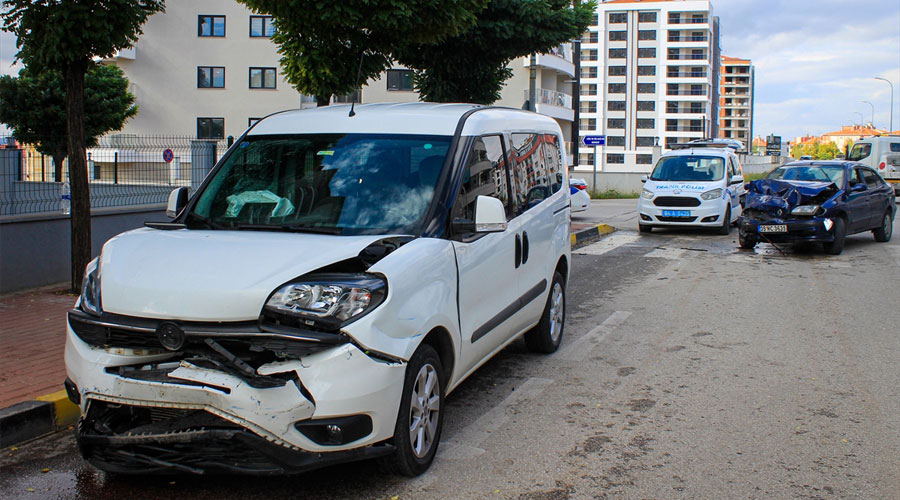 Uşak'ta Kemalöz Mahallesi'ndeki kazada 7 kişi yaralandı