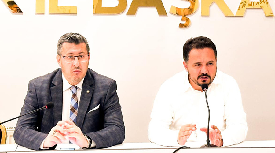 AK Parti, Uşak’ta 35 kişiye daha rozet taktı: Büyük kongre tarihi duyuruldu!