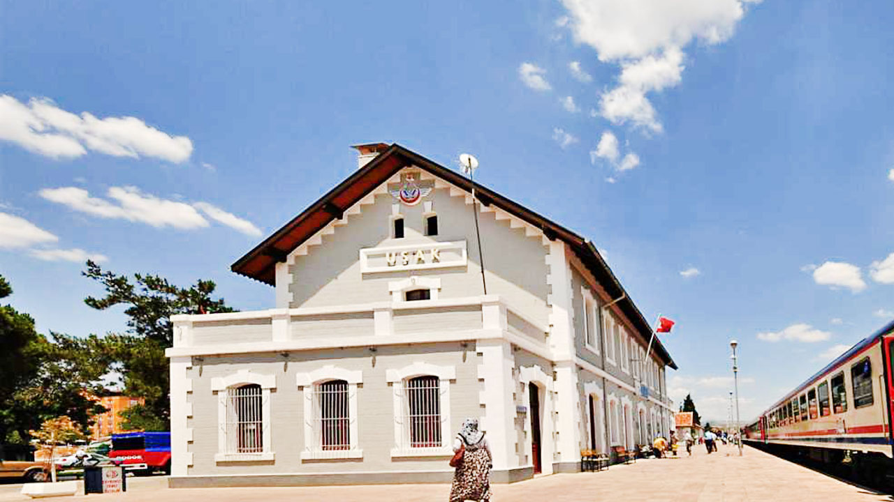 Uşak Tren Garı nerede, Uşak Tren İstasyonu adresi ve iletişim bilgileri