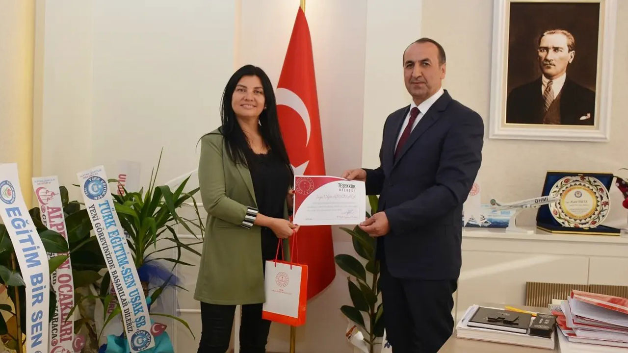 Uşak’ta Heimlich manevrasıyla öğrencisin hayatını kurtaran öğretmen ödüllendirildi