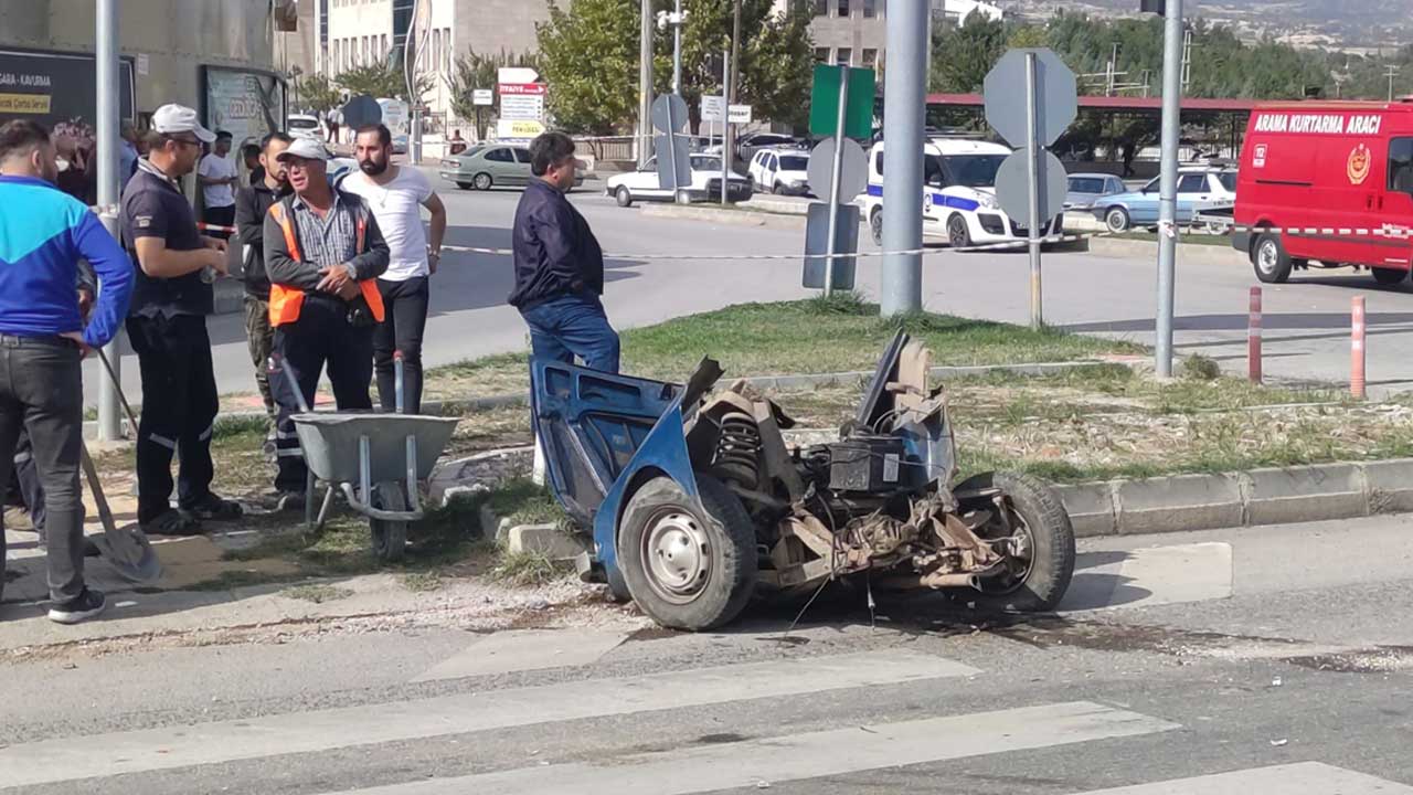 Gediz'de tır ile otomobil çarpıştı: 1 kişi öldü, 1 kişi yaralandı
