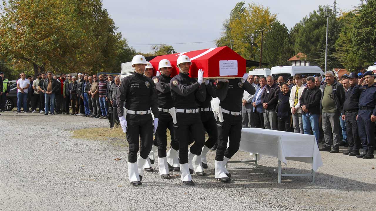 Polis memuru Mehmet Cengiz Uşak'ta son yolculuğuna uğurlandı