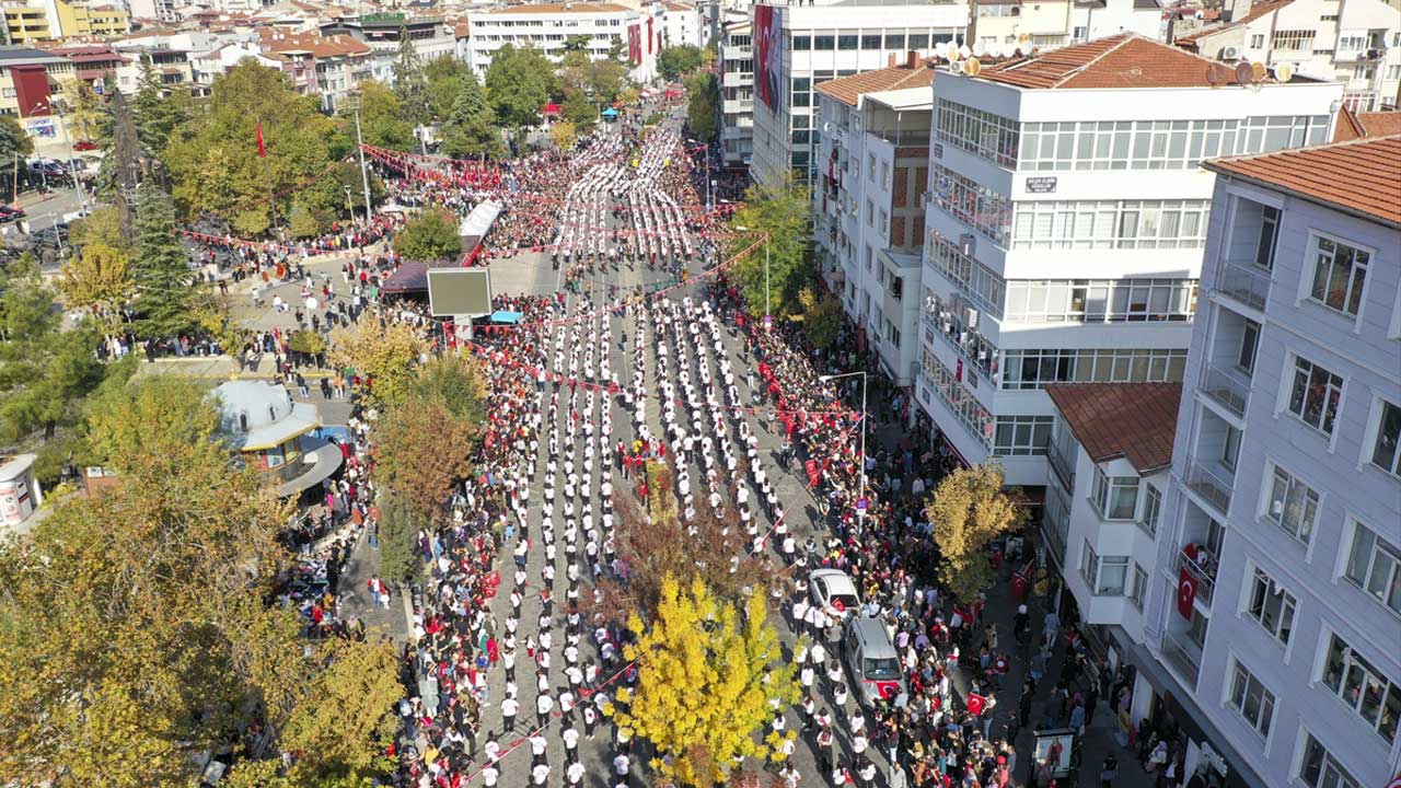 Uşak'ta Cumhuriyet'in 100. yıl dönümü kutlanıyor