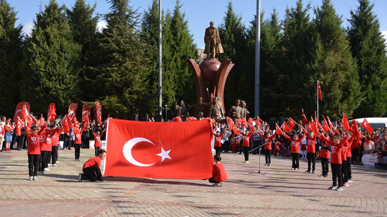 Uşak Banaz'da Cumhuriyet’in 100. kuruluş yıl dönümü kutlandı